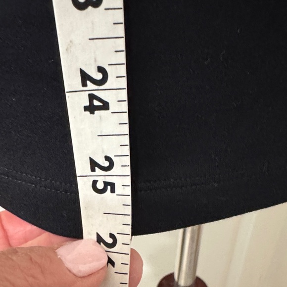 Banana Republic Black Short Sleeve, Scoop Neck Tee - Picture 5 of 7